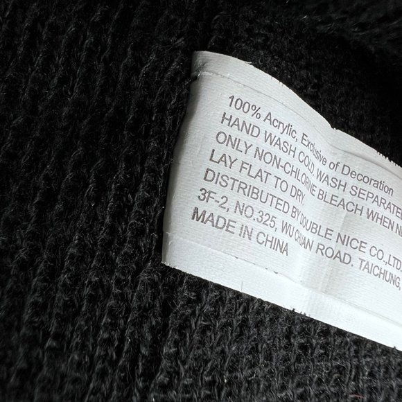 Skull Beanie Hat Black Knit Winter Embroidered Acrylic Child Size Crossbones - Picture 8 of 8